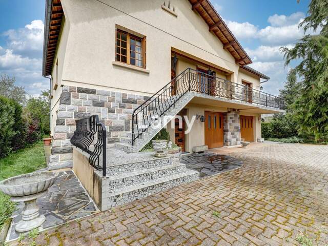 Villa cocue avec 6 chambres proche du centre ville — photo du bien
