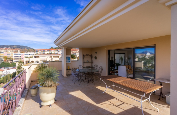 Superbe T4 de 138 M2 en ROOFTOP Centre de Hyères — photo 4