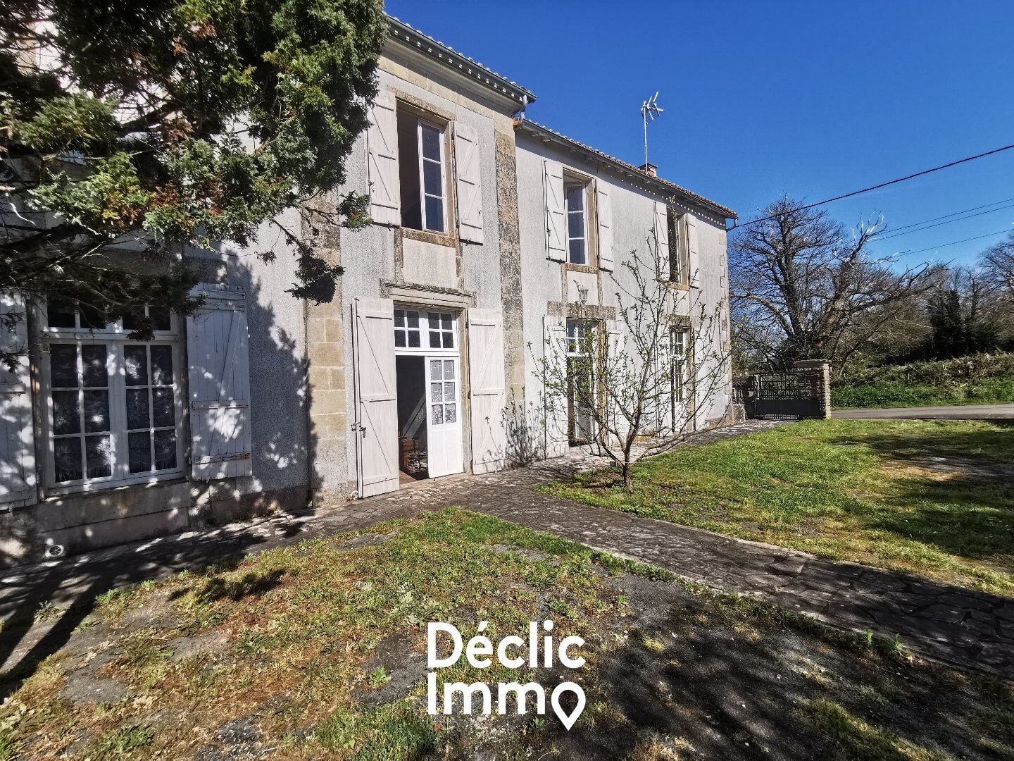 Villa / Maison  T9 à vendre Saint-Martin-de-Saint-Maixent 79400