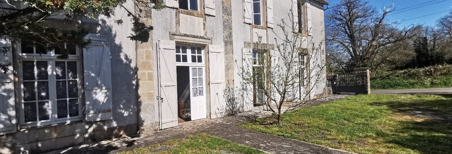 Maison 9 Pièces 230 m² à vendre à Saint-Martin-de-Saint-Maixent (79400)