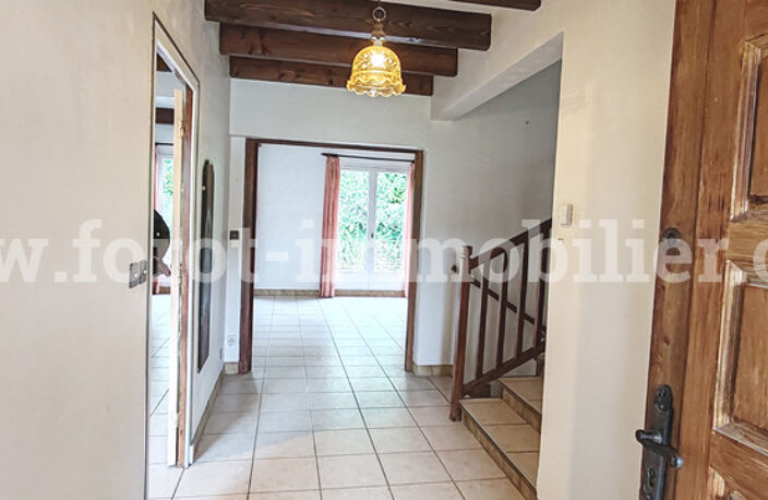 Villa — photo 2