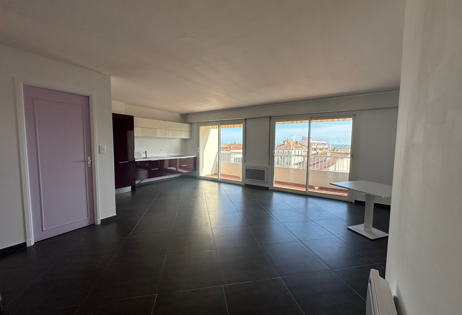 HYPER CENTRE HYERES - APPARTEMENT TYPE 3 TERRASSES - VUE DEGAGEE — photo 1