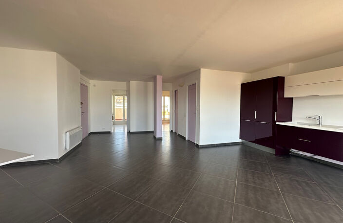 HYPER CENTRE HYERES - APPARTEMENT TYPE 3 TERRASSES - VUE DEGAGEE — photo 3