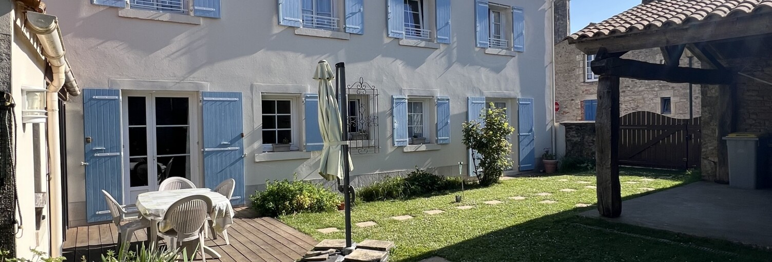 Maison 8 Pièces 315 m² à vendre à Saint-Martin-des-Fontaines (85570)