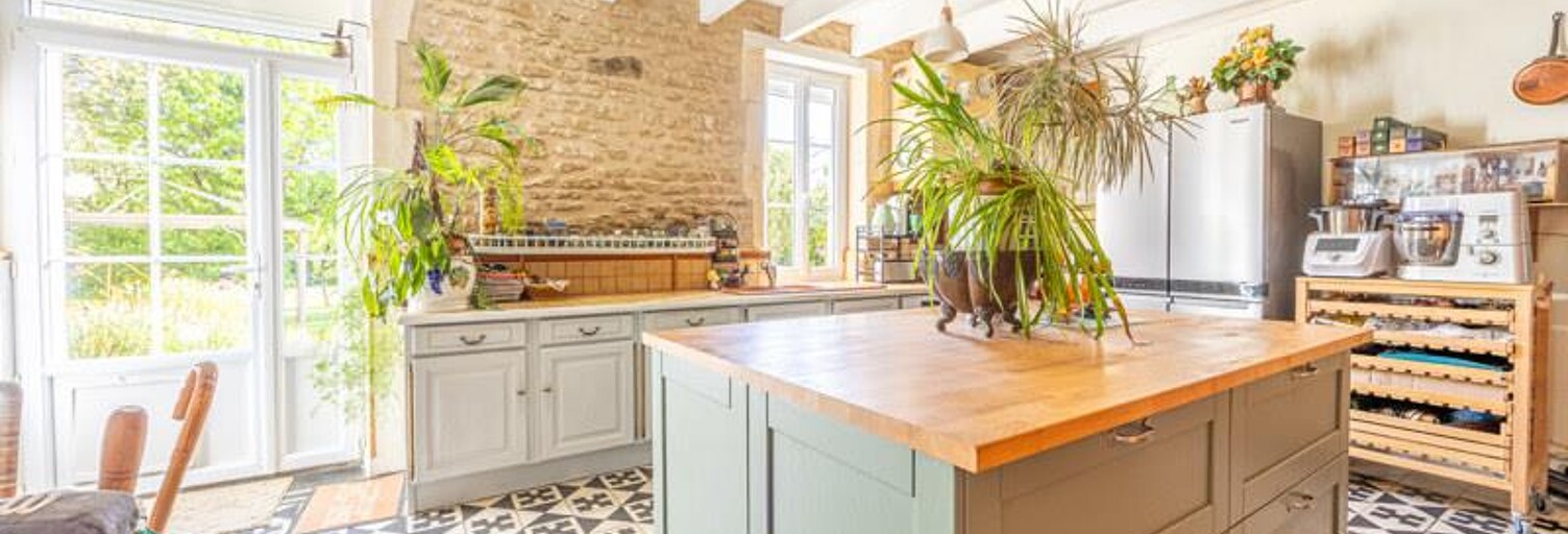 Maison 10 Pièces 200 m² à vendre à Puyrolland (17380)