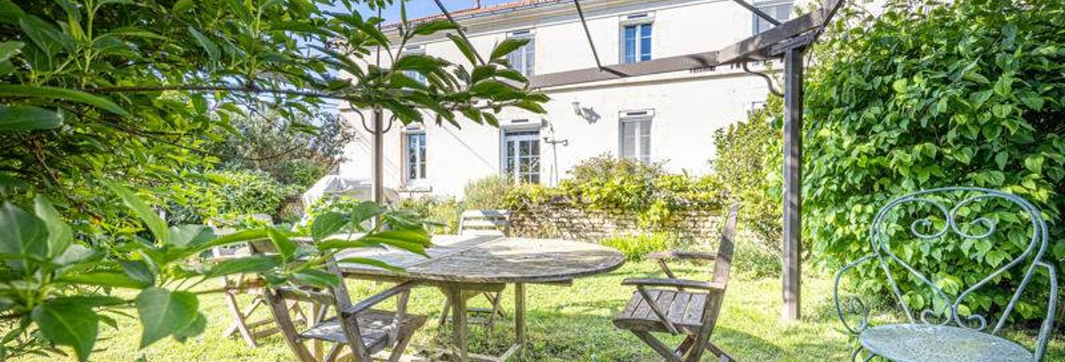 Maison 10 Pièces 200 m² à vendre à Puyrolland (17380)