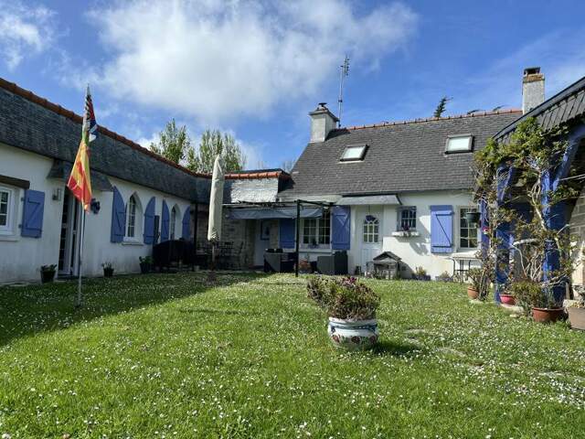 Maison en pierre de 7 pièces principales — photo du bien