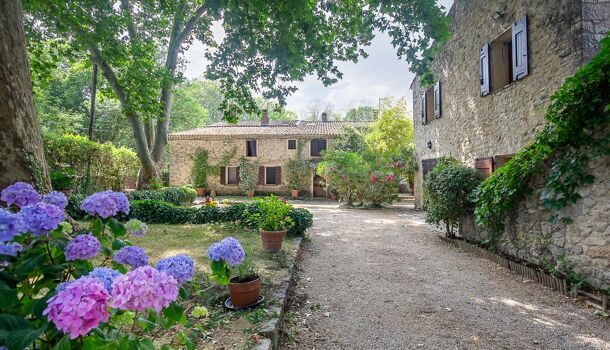 Propri&eacute;t&eacute; 10 pièces  à vendre Fuveau 13710