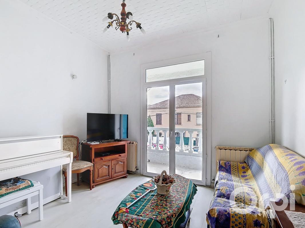 A vendre haut de villa de type 3 de 53 m² avec balcon situé s...