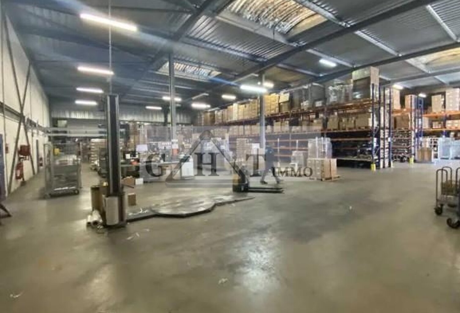 1635 M² ENTREPOT BUREAUX A VENDRE A NOISY LE SEC — photo 1