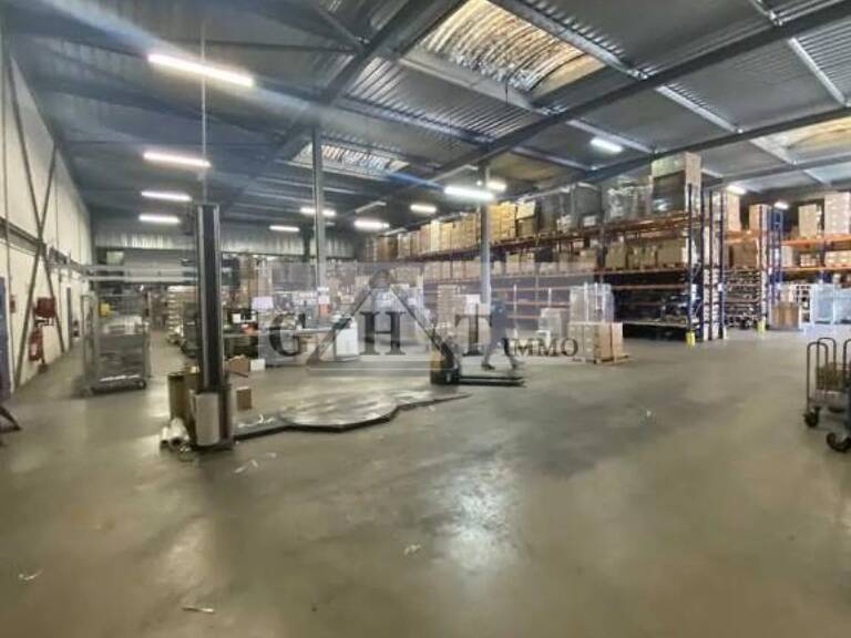 1635 M² ENTREPOT BUREAUX A VENDRE A NOISY LE SEC — photo 1