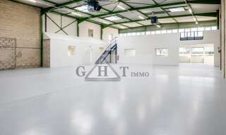 Local industriel  606 m² à louer à Saint-Thibault-des-Vignes (77400)