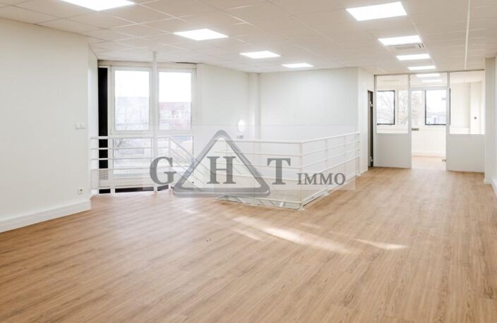 549M² ENTREPOT BUREAUX A LOUER A SAINT THIBAULT — photo 4