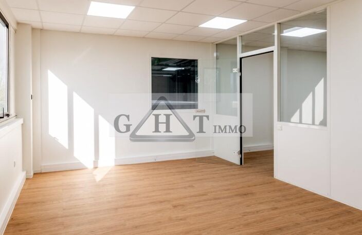 549M² ENTREPOT BUREAUX A LOUER A SAINT THIBAULT — photo 5