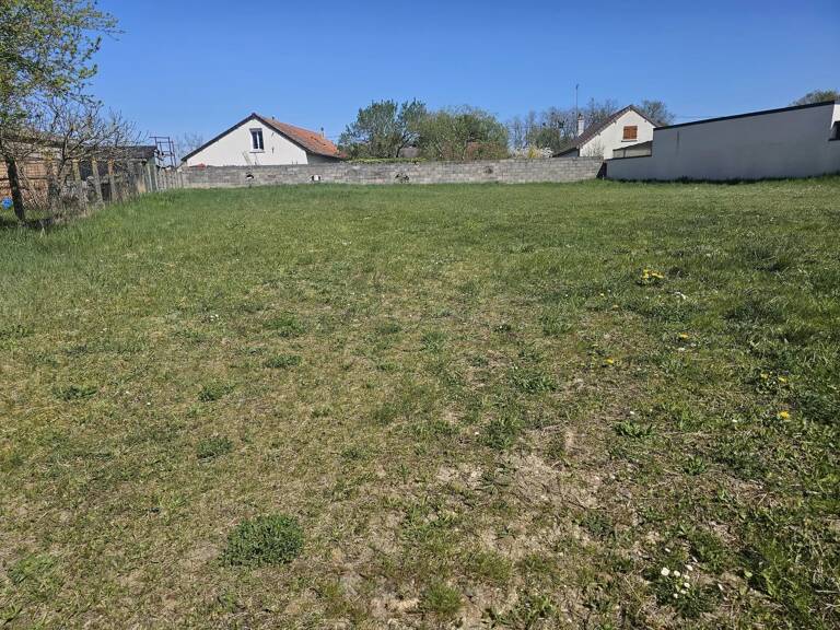 Terrain constructible à Corquilleroy — photo 1