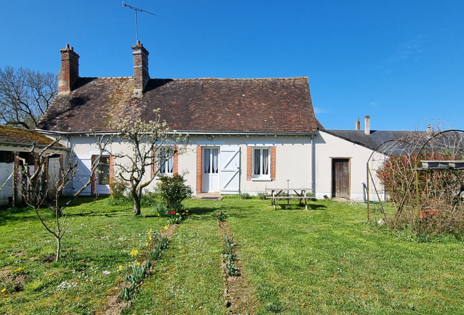 Limitrophe Châteaudun — photo 1