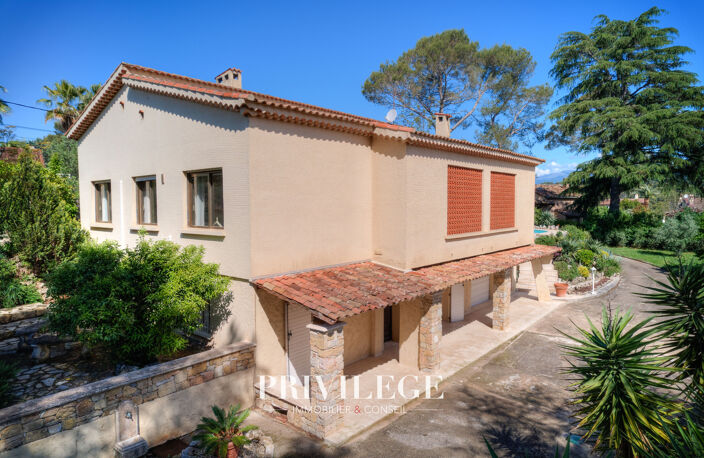 MOUGINS   VILLA FAMILIALE DE SIX CHAMBRES, PISCINE ET VUE DÉ — photo 4