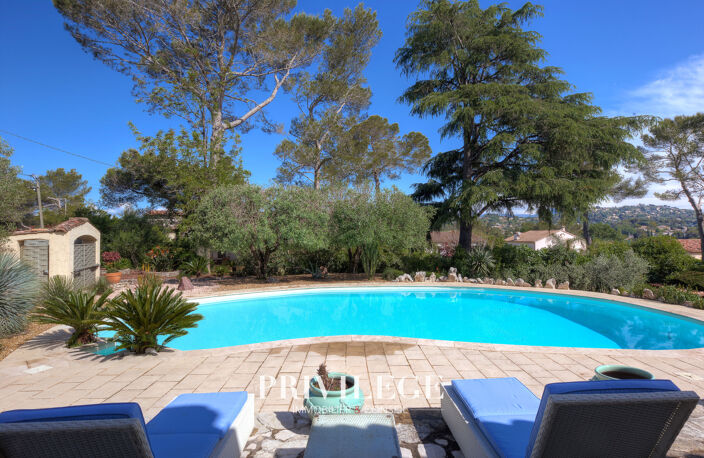 MOUGINS   VILLA FAMILIALE DE SIX CHAMBRES, PISCINE ET VUE DÉ — photo 5