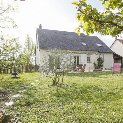 Maison 8 pièces 393822 €