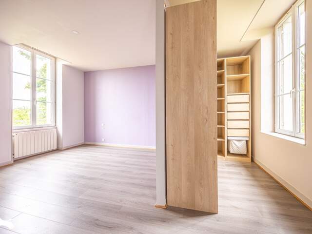 Maison en pierre de 5 pièces principales — photo du bien