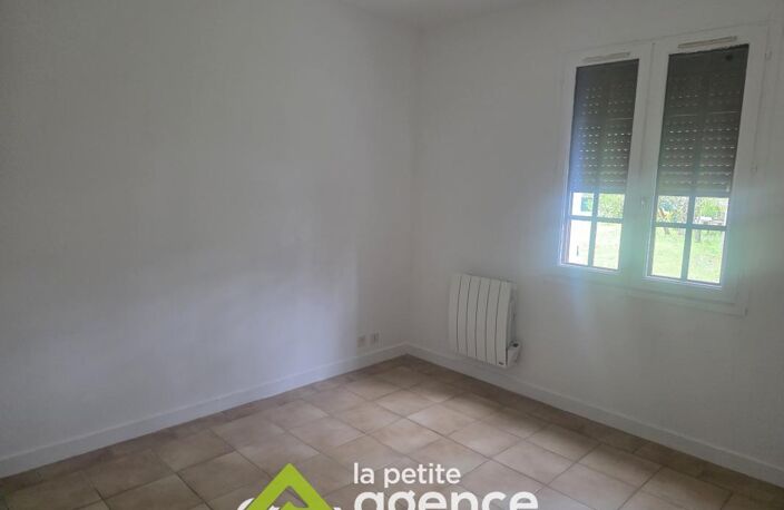 BAUGY: Maison T4 de 77.24 m2 sur un terrain clos et arboré d — photo 4