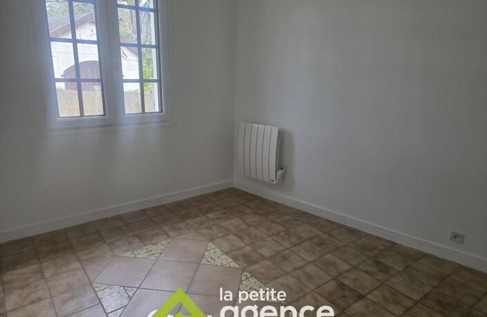 BAUGY: Maison T4 de 77.24 m2 sur un terrain clos et arboré d — photo 5