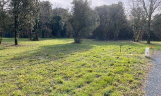 Terrain  633 m² à vendre à Saint-Vaize (17100)