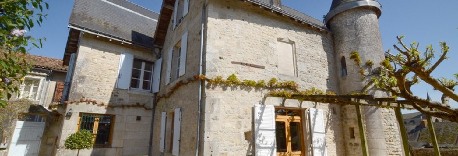 Maison 9 Pièces 209 m² à vendre à Charroux (86250)