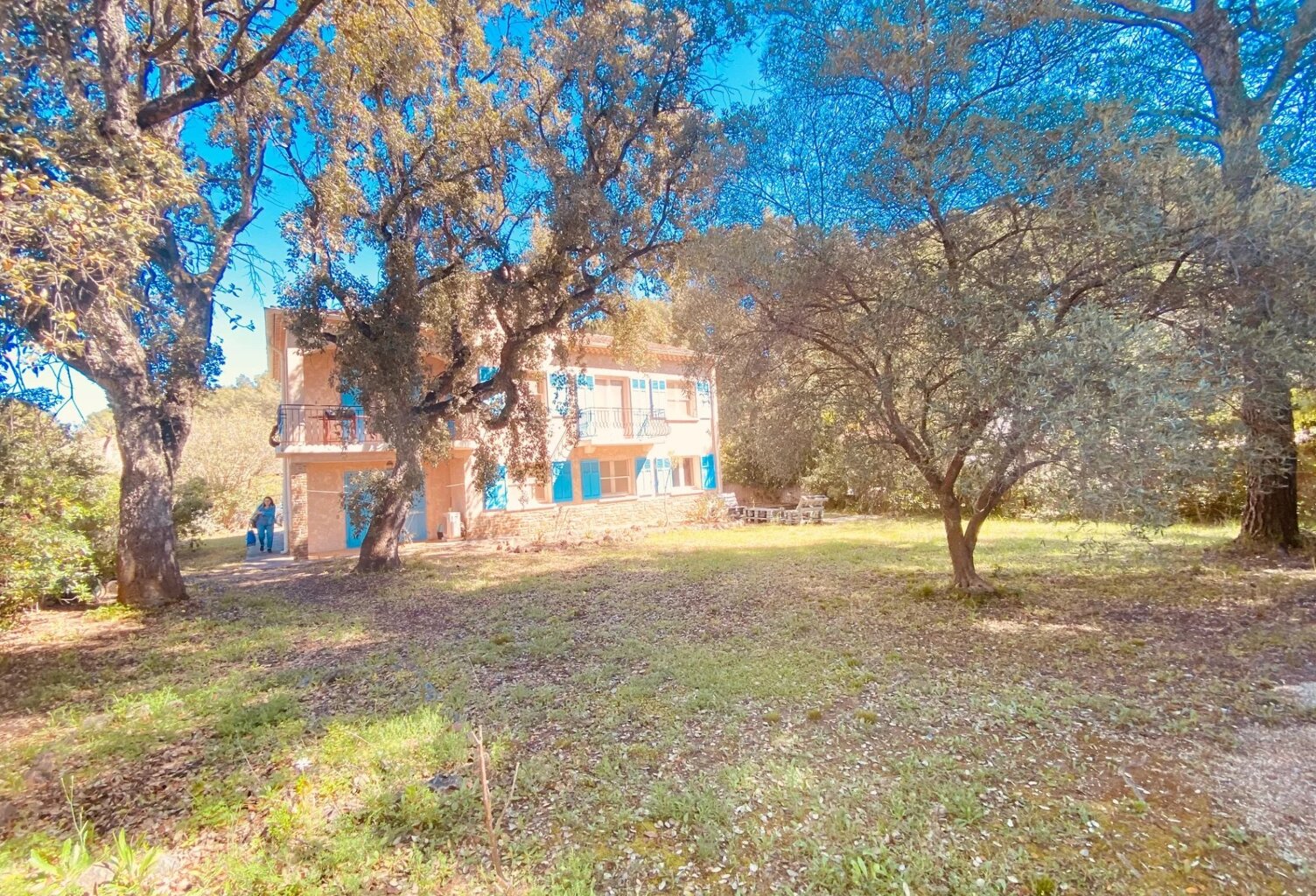 Dans quartier résidentiel maison sur 825 M2 de terrain — photo 1