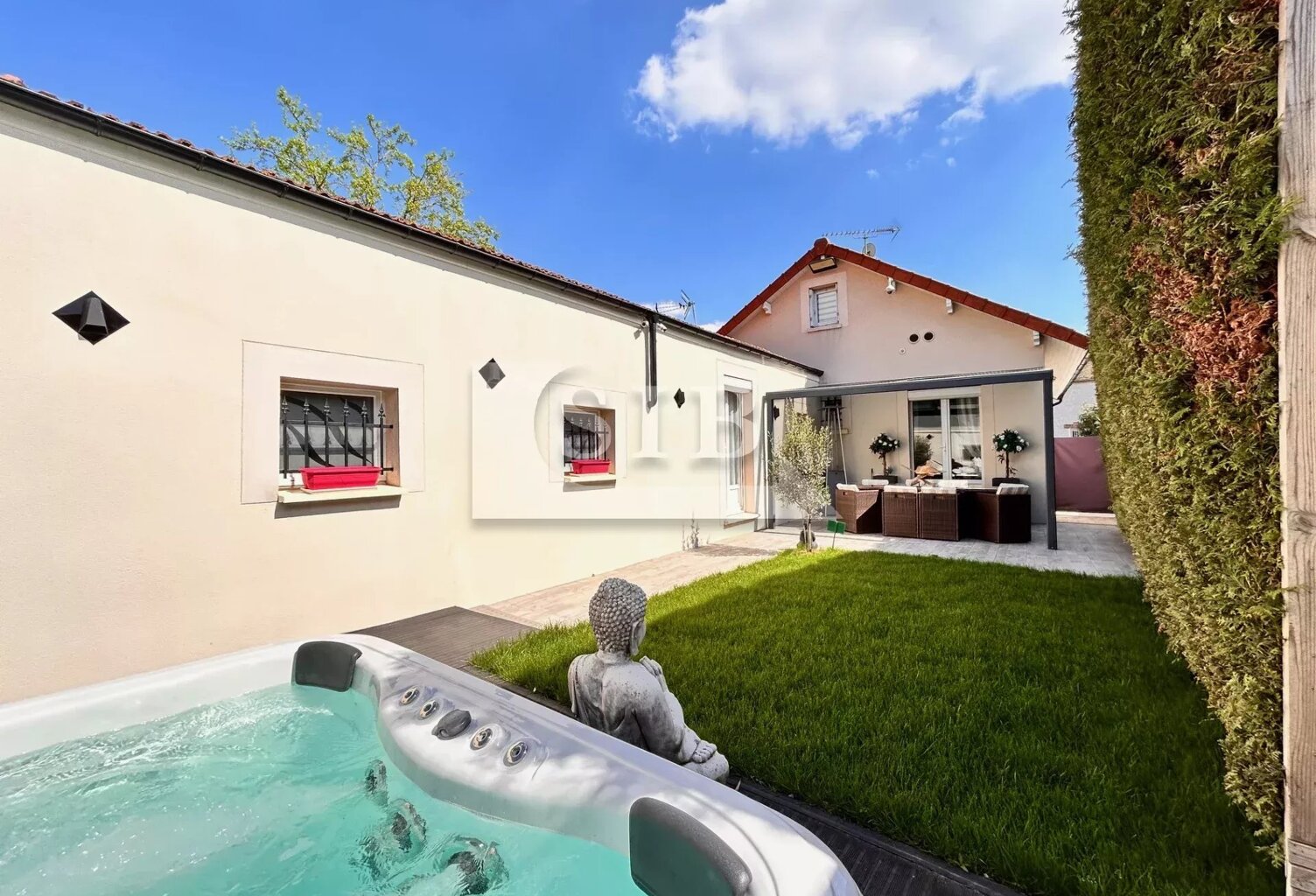 Maison contemporaine avec garage double et jardin — photo 1