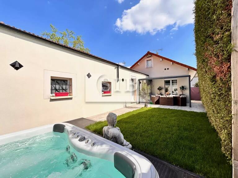 Maison contemporaine avec garage double et jardin — photo 1
