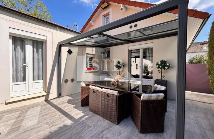 Maison contemporaine avec garage double et jardin — photo 2