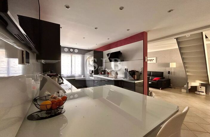 Maison contemporaine avec garage double et jardin — photo 4