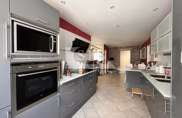 Maison contemporaine avec garage double et jardin — photo 5
