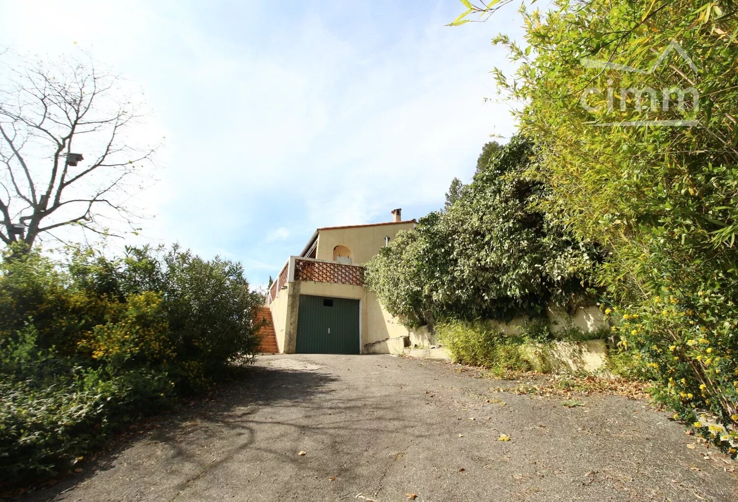 A vendre une villa sur un beau terrain boisé avec une source — photo 1