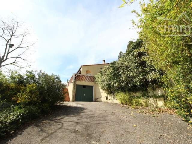 A vendre une villa sur un beau terrain boisé avec une source — photo du bien