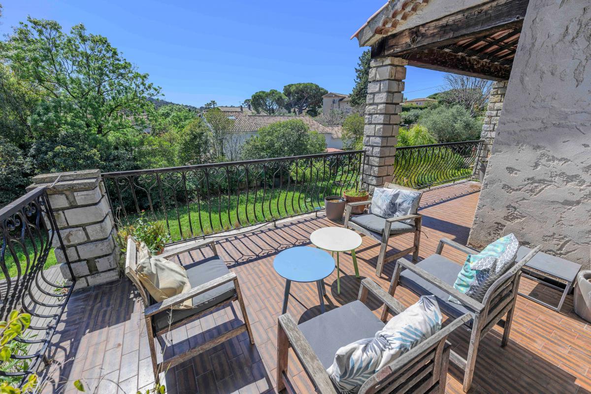 Photo Toulon est - vaste villa avec t3 independant garage  piscine ... image 2/4