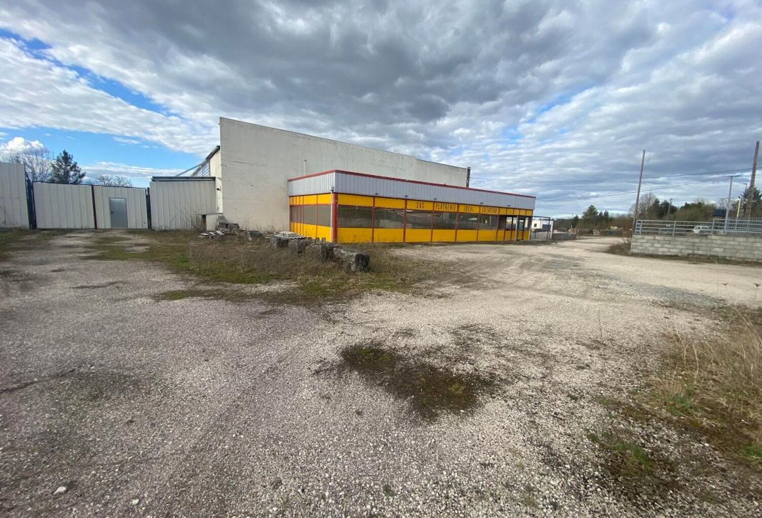 Bien Commercial À Vendre — photo 1
