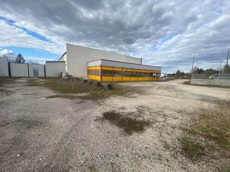 Bien Commercial À Vendre — photo 1