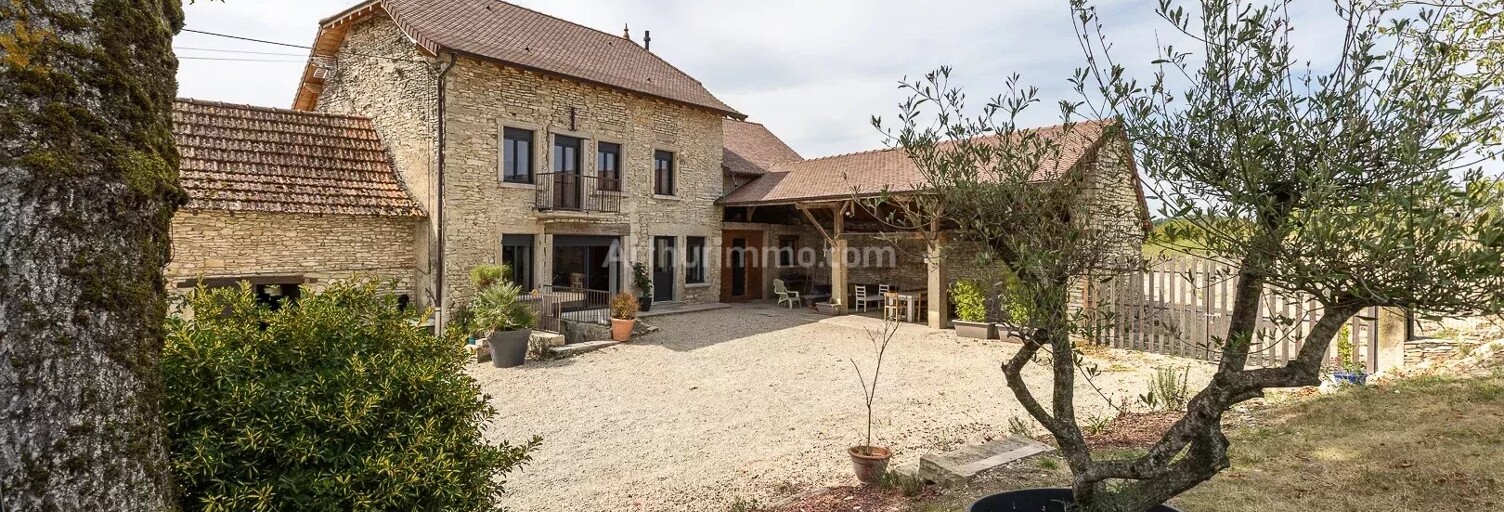 Maison 8 Pièces 225 m² à vendre à Courtenay (38510)