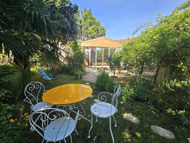 Maison de 210m² avec studio indépendant sur 1612m² — photo du bien