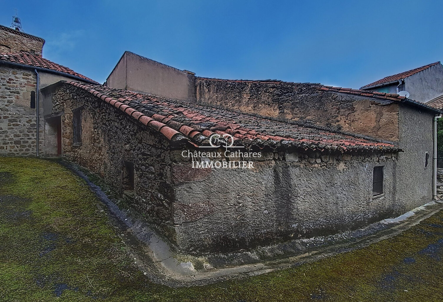 MAISON DE VILLAGE A RENOVER ENTIEREMENT — photo 1