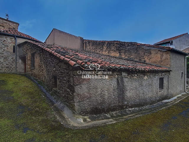 MAISON DE VILLAGE A RENOVER ENTIEREMENT — photo du bien