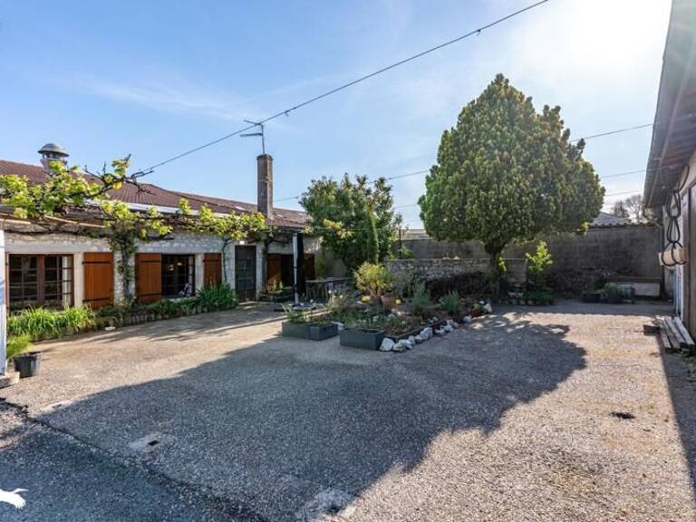 Maison en pierre de 9 pièces principales — photo 1