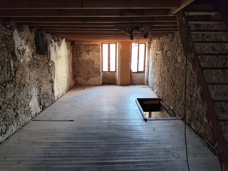 Maison en pierre de 4 pièces principales — photo 1