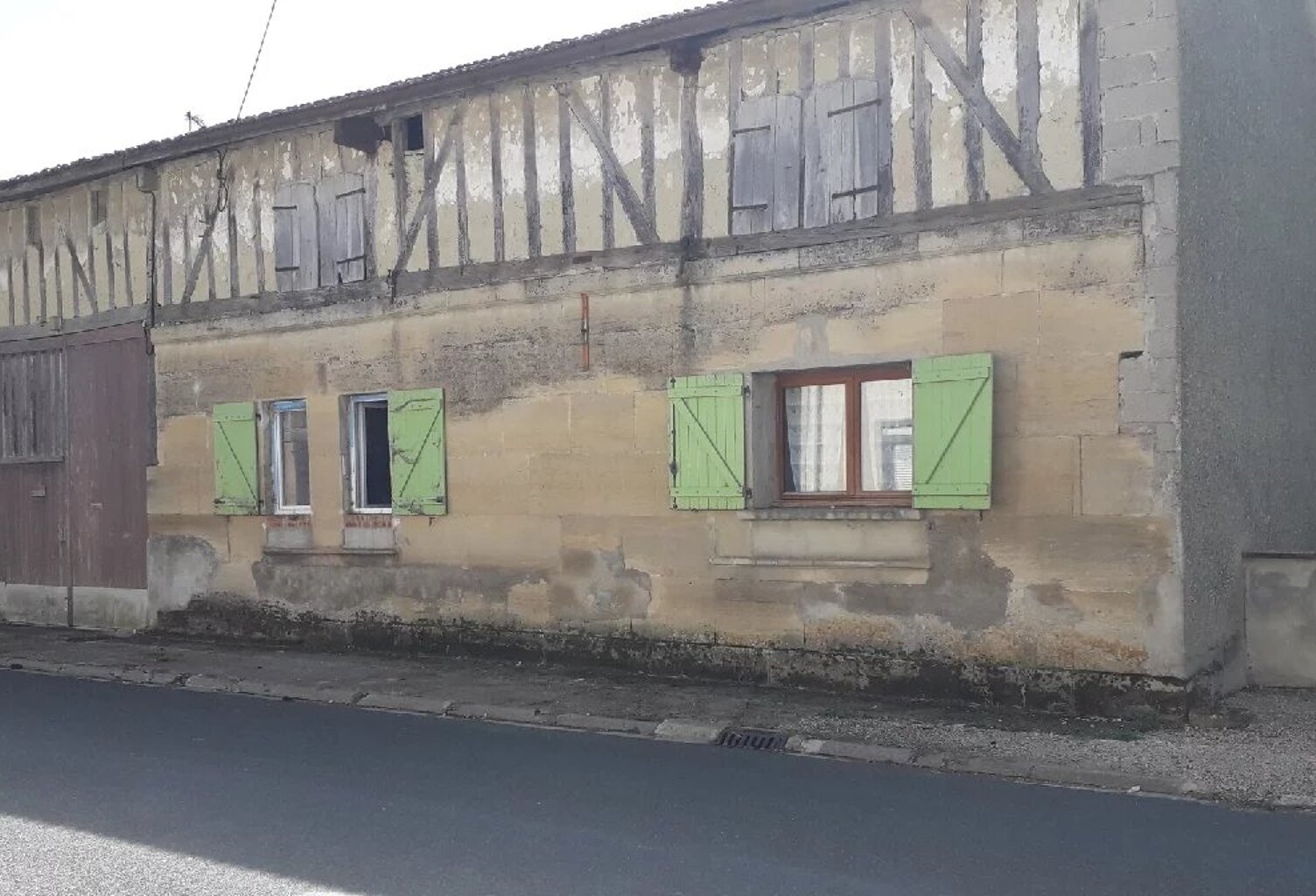 2 APPARTEMENTS SEPARES POUR CETTE GRANDE MAISON — photo 1
