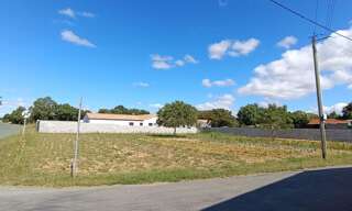 Terrain  1300 m² à vendre à Saint-Saturnin-du-Bois (17700)