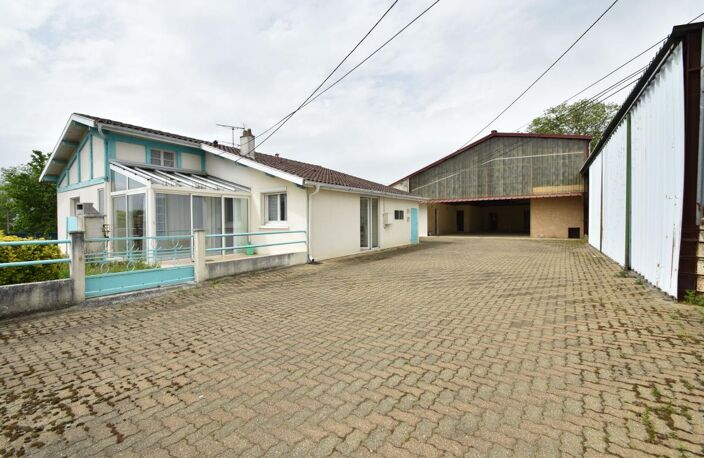 Ensemble immobilier Maison, trois appartements de type T2: 47, 45, 32 m² et dépendances — photo 2