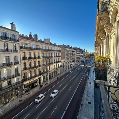 Appartement 8 pièces 2100 €