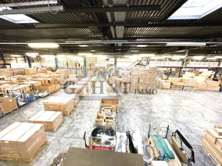 A LOUER - VILLEBON SUR YVETTE - ENTREPOT - 6 300 M² — photo 1